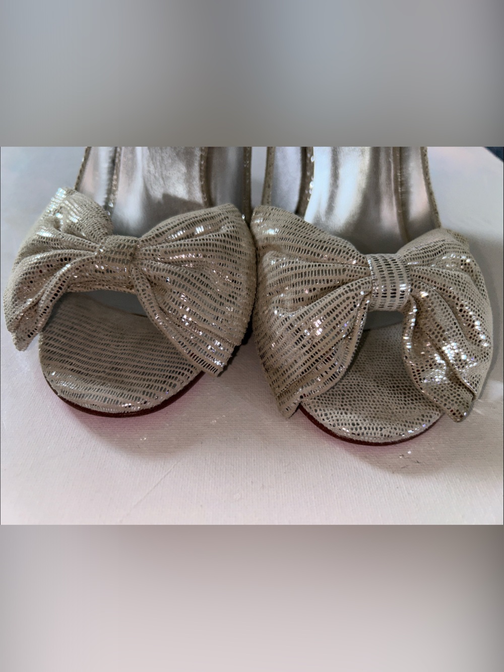 NWOB Betsey Johnson Florence Silver Bow Peep Toe Wedges - Metallic Textured - Picture 4 of 9